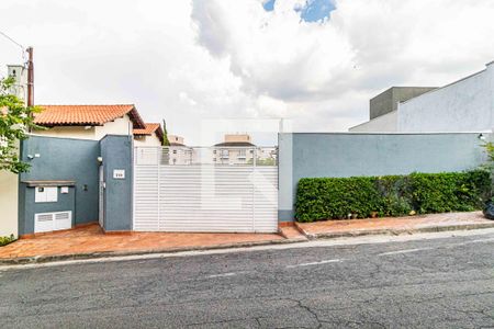 Casa de condomínio para alugar com 387m², 2 quartos e 2 vagas Casa de condomínio para alugar com 387m², 2 quartos e 2 vagasFachada