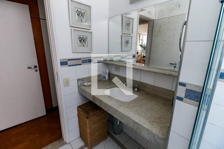 Apartamento para alugar com 172m², 3 quartos e 1 vaga Apartamento para alugar com 172m², 3 quartos e 1 vagaBanheiro Corredor