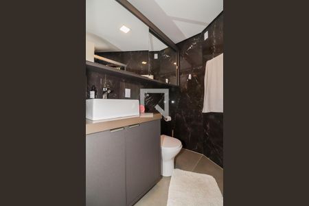 Banheiro da Suíte de apartamento à venda com 3 quartos, 100m² em Floresta, Porto Alegre