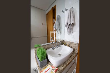 Apartamento à venda com 75m², 2 quartos e 2 vagas Apartamento à venda com 75m², 2 quartos e 2 vagasBanheiro