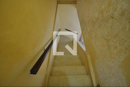 Casa à venda com 200m², 3 quartos e 2 vagasEscada