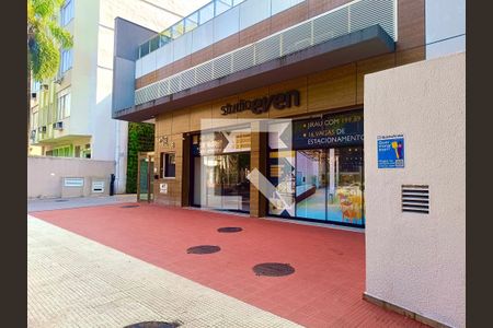 Apartamento para alugar com 71m², 2 quartos e 1 vagaFachada com cartaz QA.