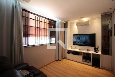 Sala de TV de casa à venda com 3 quartos, 352m² em Castelo, Belo Horizonte