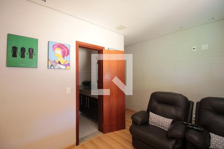 Sala de TV de casa à venda com 3 quartos, 352m² em Castelo, Belo Horizonte