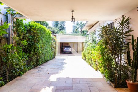 Casa à venda com 370m², 3 quartos e 5 vagasQuintal