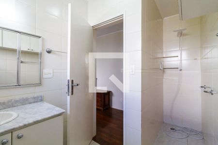 Casa à venda com 370m², 3 quartos e 5 vagasBanheiro da Suíte 1