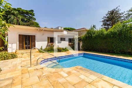 Casa à venda com 370m², 3 quartos e 5 vagasQuintal