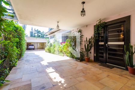 Casa à venda com 370m², 3 quartos e 5 vagasQuintal