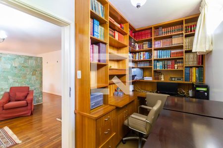 Casa à venda com 370m², 3 quartos e 5 vagasEscritório