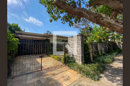 Casa à venda com 370m², 3 quartos e 5 vagas Casa à venda com 370m², 3 quartos e 5 vagasFachada