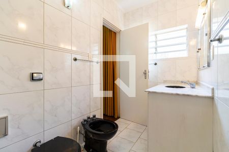 Casa à venda com 370m², 3 quartos e 5 vagasBanheiro da Suíte 2