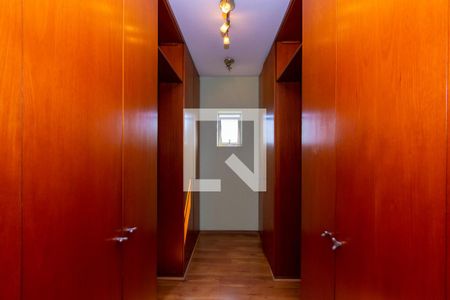 Apartamento à venda com 310m², 3 quartos e 4 vagas Apartamento à venda com 310m², 3 quartos e 4 vagasSuíte master - Closet