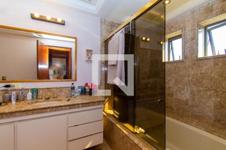 Apartamento à venda com 310m², 3 quartos e 4 vagas Apartamento à venda com 310m², 3 quartos e 4 vagasBanheiro da Suíte master