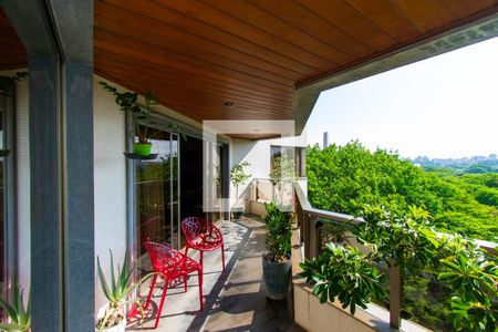 Apartamento à venda com 310m², 3 quartos e 4 vagas Apartamento à venda com 310m², 3 quartos e 4 vagasVaranda da Sala de Tv
