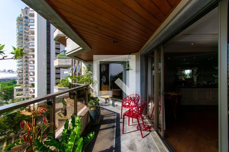 Apartamento à venda com 310m², 3 quartos e 4 vagas Apartamento à venda com 310m², 3 quartos e 4 vagasVaranda da Sala