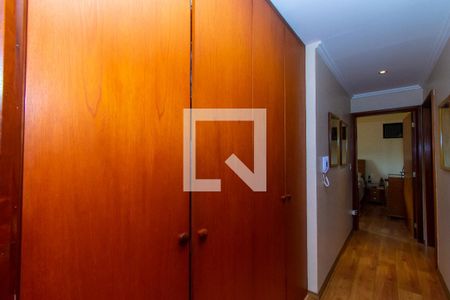 Apartamento à venda com 310m², 3 quartos e 4 vagas Apartamento à venda com 310m², 3 quartos e 4 vagasCorredor
