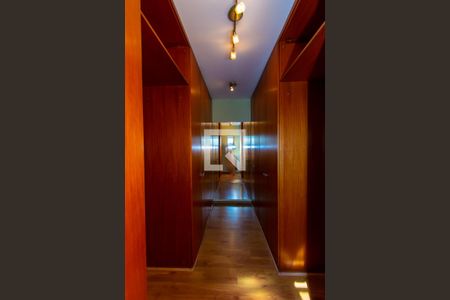 Apartamento à venda com 310m², 3 quartos e 4 vagas Apartamento à venda com 310m², 3 quartos e 4 vagasSuíte master - Closet