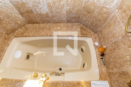Apartamento à venda com 310m², 3 quartos e 4 vagas Apartamento à venda com 310m², 3 quartos e 4 vagasBanheiro da Suíte master