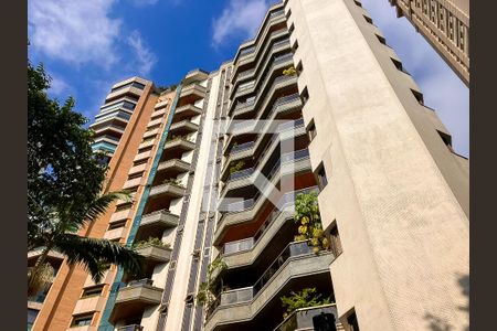Apartamento à venda com 310m², 3 quartos e 4 vagas Apartamento à venda com 310m², 3 quartos e 4 vagasFachada
