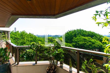 Apartamento à venda com 310m², 3 quartos e 4 vagas Apartamento à venda com 310m², 3 quartos e 4 vagasVaranda da Sala de Tv