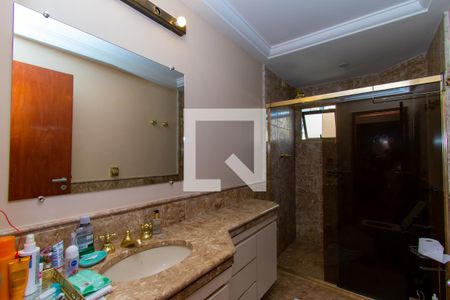 Apartamento à venda com 310m², 3 quartos e 4 vagas Apartamento à venda com 310m², 3 quartos e 4 vagasBanheiro da Suíte 1