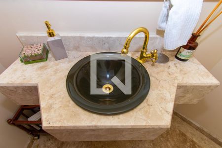 Apartamento à venda com 310m², 3 quartos e 4 vagas Apartamento à venda com 310m², 3 quartos e 4 vagasLavabo