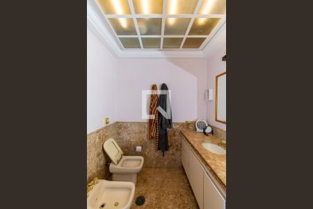 Apartamento à venda com 310m², 3 quartos e 4 vagas Apartamento à venda com 310m², 3 quartos e 4 vagasBanheiro da Suíte master