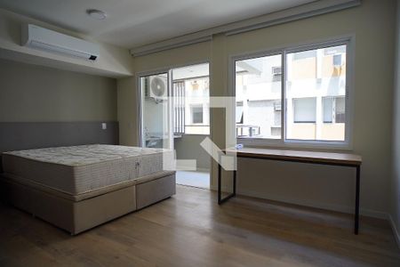 Sala - quarto de apartamento à venda com 1 quarto, 37m² em Petrópolis, Porto Alegre