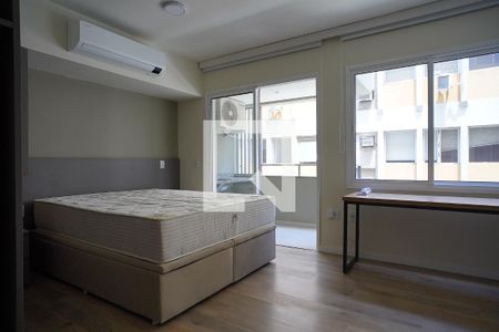 Sala - quarto de apartamento à venda com 1 quarto, 37m² em Petrópolis, Porto Alegre