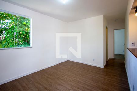 Sala de casa de condomínio para alugar com 2 quartos, 51m² em Colubandê, São Gonçalo