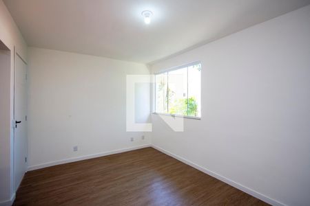 Sala de casa de condomínio para alugar com 2 quartos, 51m² em Colubandê, São Gonçalo
