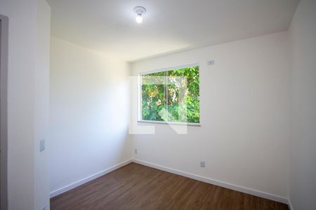 Sala de casa de condomínio para alugar com 2 quartos, 51m² em Colubandê, São Gonçalo
