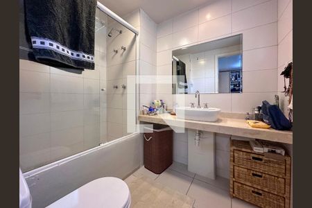 Apartamento à venda com 80m², 2 quartos e 1 vagaBanheiro Suíte 