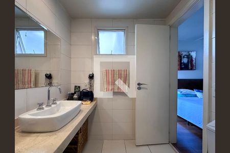 Apartamento à venda com 80m², 2 quartos e 1 vagaBanheiro Suíte 