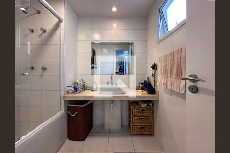 Apartamento à venda com 80m², 2 quartos e 1 vagaBanheiro Suíte 