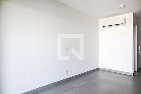 Sala / Quarto de kitnet/studio à venda com 1 quarto, 33m² em Vila Cordeiro, São Paulo