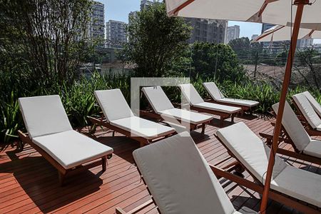 Studio para alugar com 33m², 1 quarto e sem vaga Studio para alugar com 33m², 1 quarto e sem vagaÁrea comum - Piscina