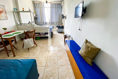 ambiente 1Sala / Quarto de kitnet/studio para alugar com 1 quarto, 33m² em Centro, Rio de Janeiro