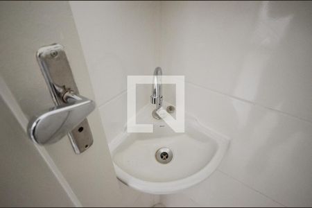 Apartamento à venda com 82m², 2 quartos e sem vaga Apartamento à venda com 82m², 2 quartos e sem vagaBanheiro de serviço
