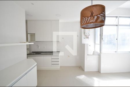 Apartamento à venda com 82m², 2 quartos e sem vaga Apartamento à venda com 82m², 2 quartos e sem vagaCozinha e Área de Serviço