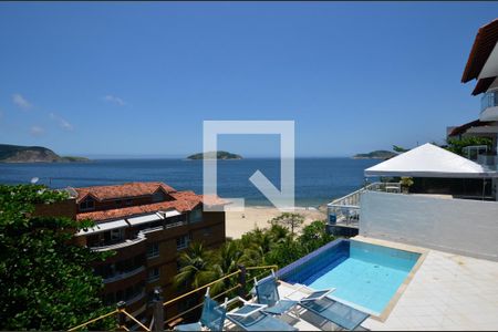 Sala de casa à venda com 5 quartos, 400m² em Camboinhas, Niterói