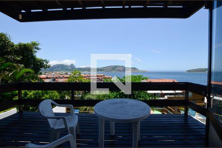 Sala de casa à venda com 5 quartos, 400m² em Camboinhas, Niterói