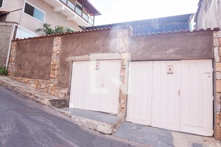 Casa para alugar com 120m², 2 quartos e 2 vagas Casa para alugar com 120m², 2 quartos e 2 vagasFachada