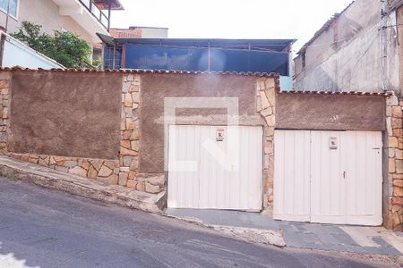 Casa para alugar com 120m², 2 quartos e 2 vagas Casa para alugar com 120m², 2 quartos e 2 vagasFachada