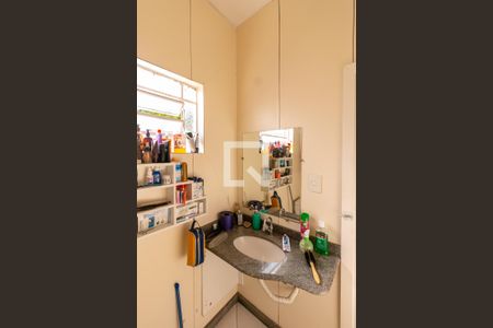 Casa à venda com 320m², 2 quartos e 6 vagasBanheiro Social