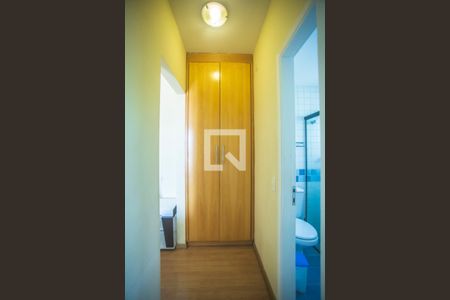 Corredor - Quarto de apartamento para alugar com 1 quarto, 45m² em Vila da Saúde, São Paulo