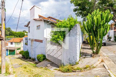 Casa à venda com 147m², 4 quartos e 3 vagas Casa à venda com 147m², 4 quartos e 3 vagasFachada