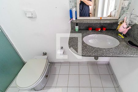 Casa à venda com 147m², 4 quartos e 3 vagas Casa à venda com 147m², 4 quartos e 3 vagasBanheiro social