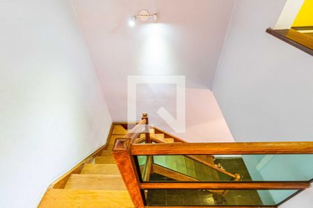 Casa à venda com 147m², 4 quartos e 3 vagas Casa à venda com 147m², 4 quartos e 3 vagasEscada