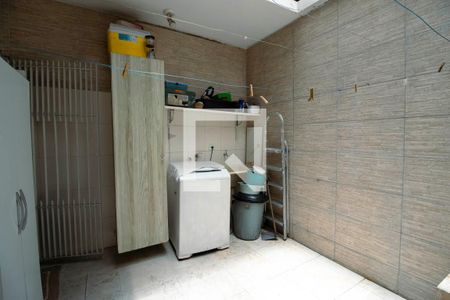 Casa à venda com 102m², 3 quartos e 2 vagas Casa à venda com 102m², 3 quartos e 2 vagasLavanderia